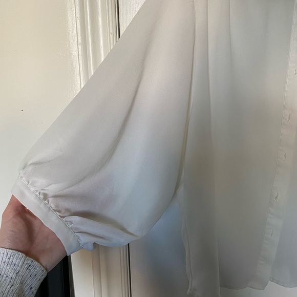 White blouse with puffy sleeves - Picture 3 of 3